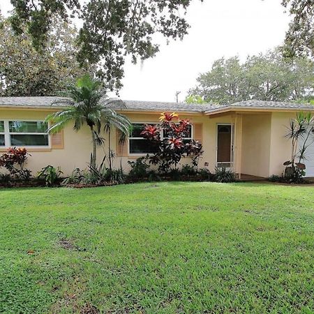Relax In Retro Villa Clearwater Exterior photo
