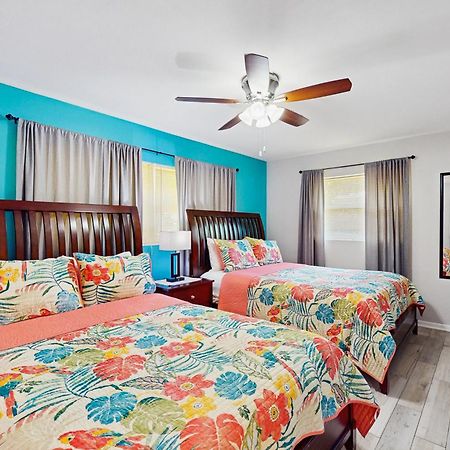 Relax In Retro Villa Clearwater Exterior photo