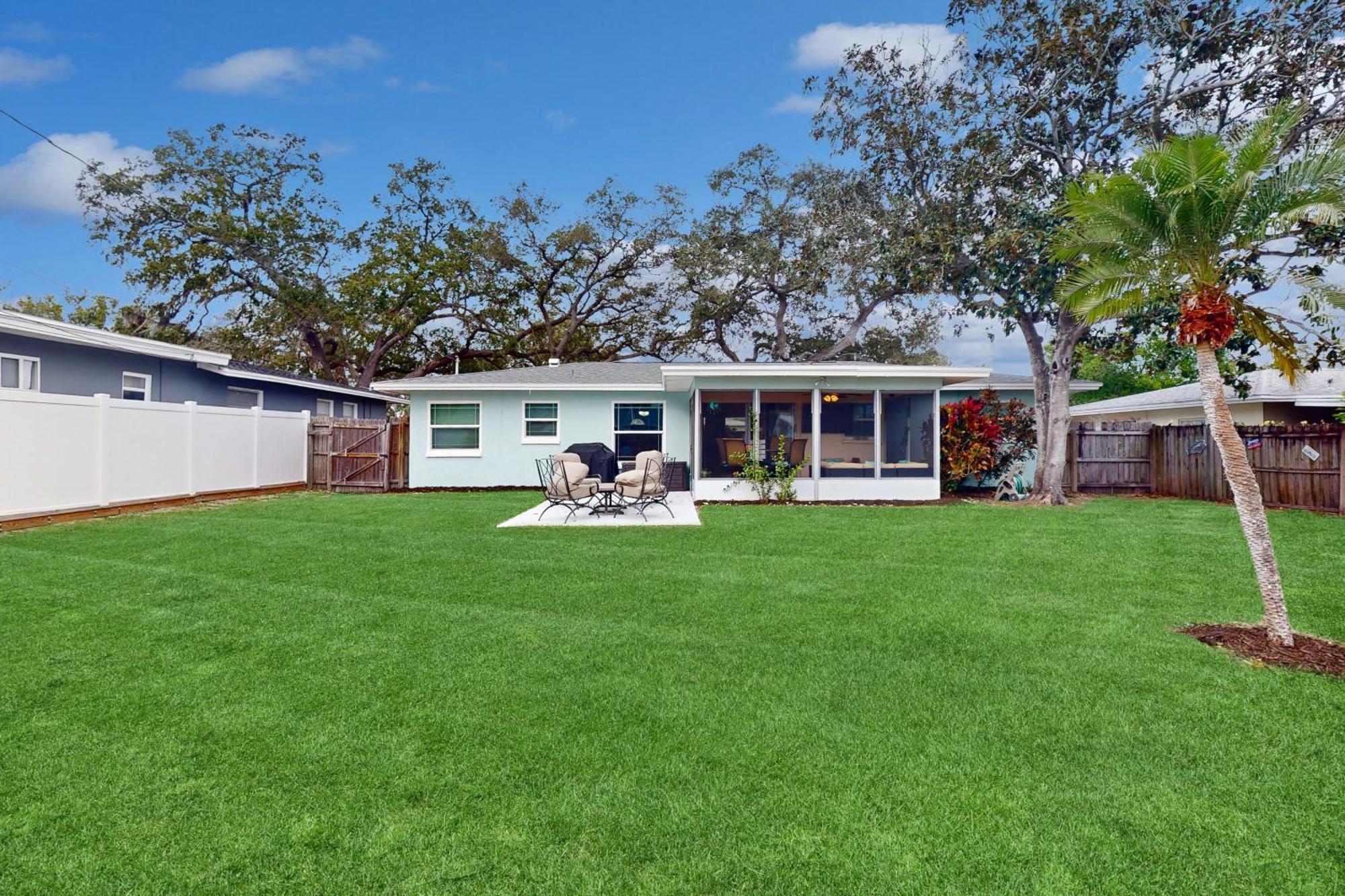Relax In Retro Villa Clearwater Exterior photo