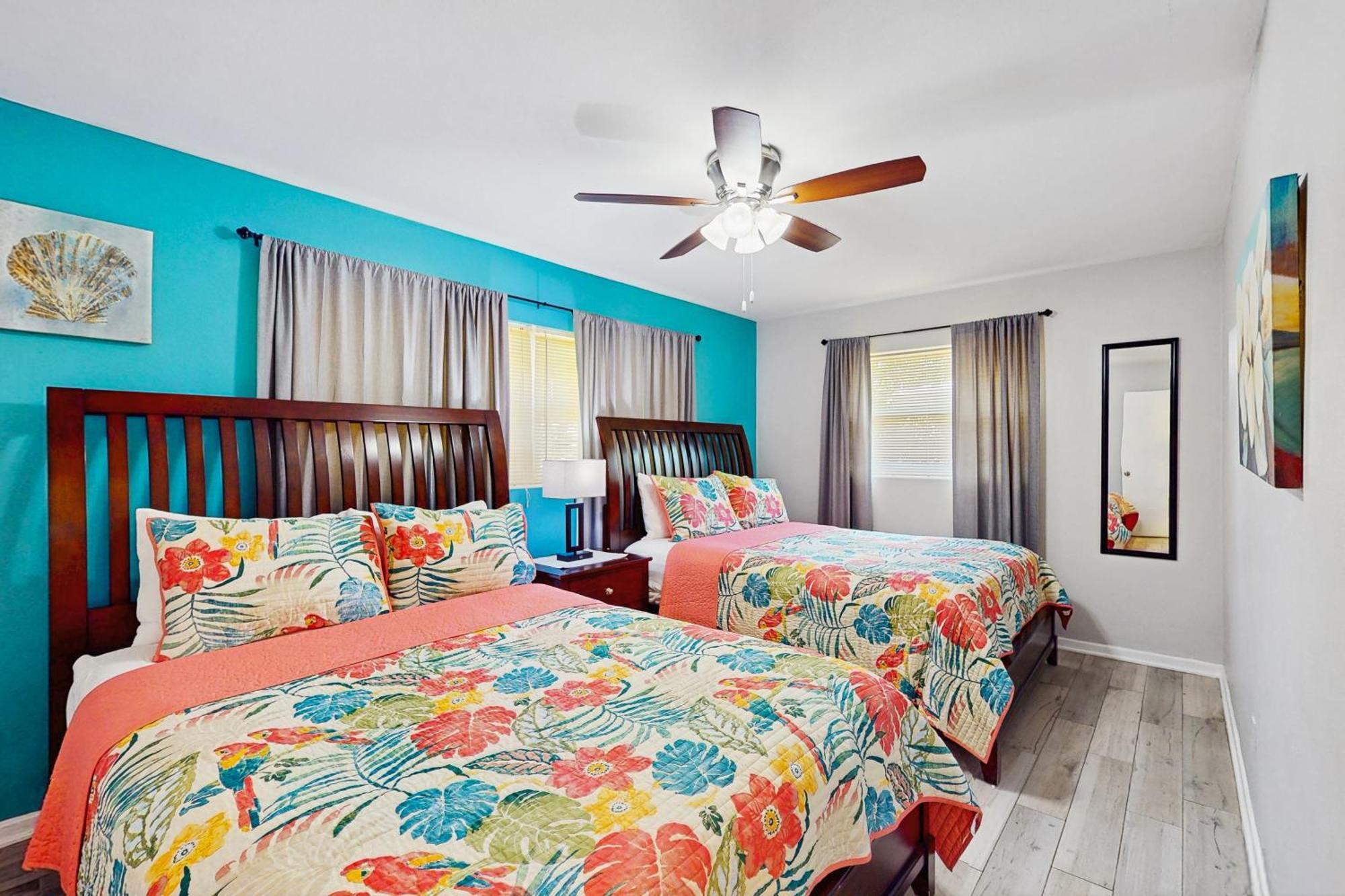 Relax In Retro Villa Clearwater Exterior photo