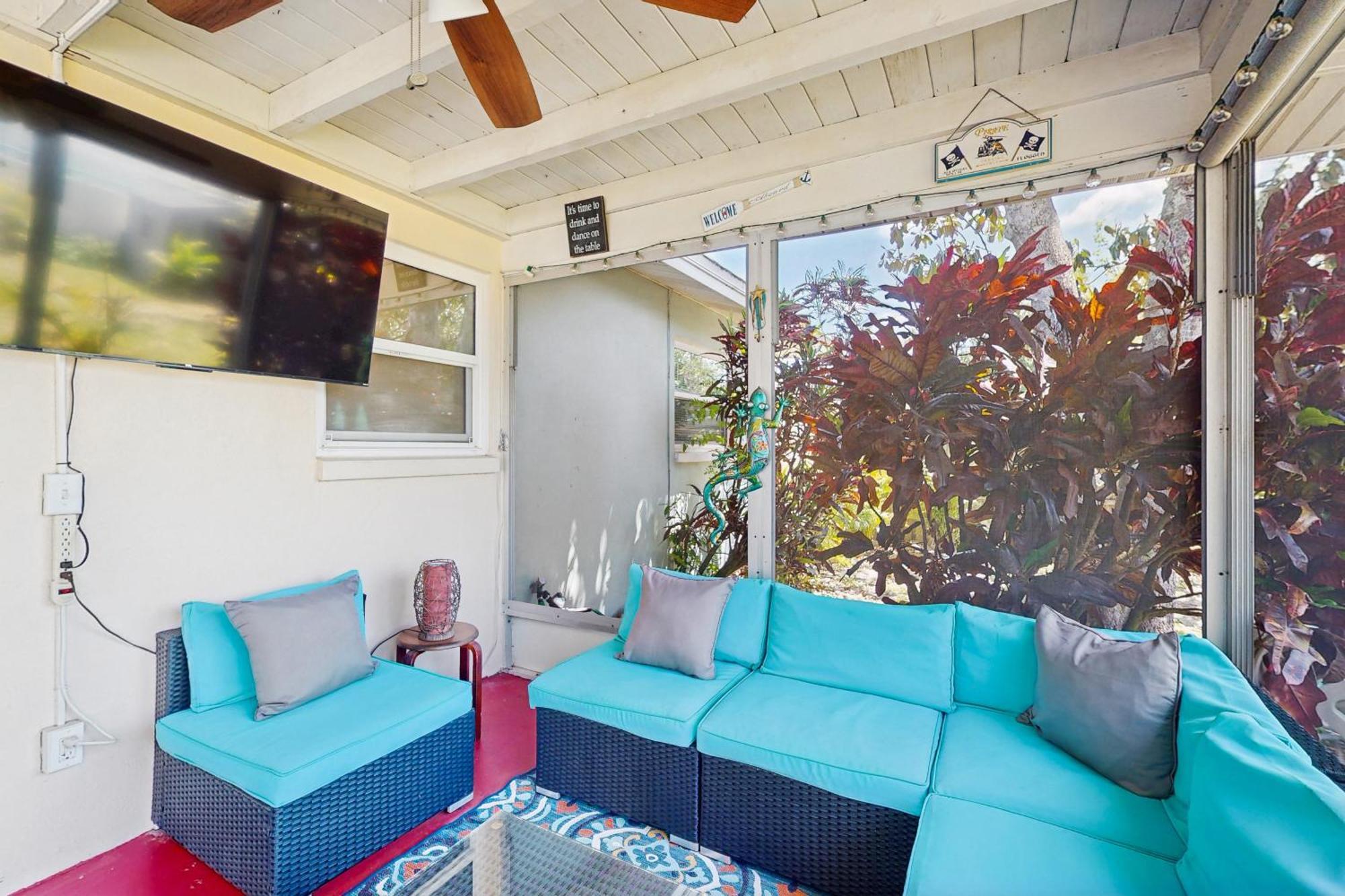 Relax In Retro Villa Clearwater Exterior photo