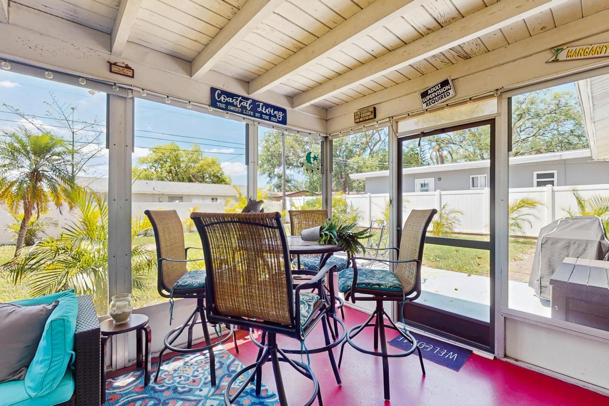 Relax In Retro Villa Clearwater Exterior photo